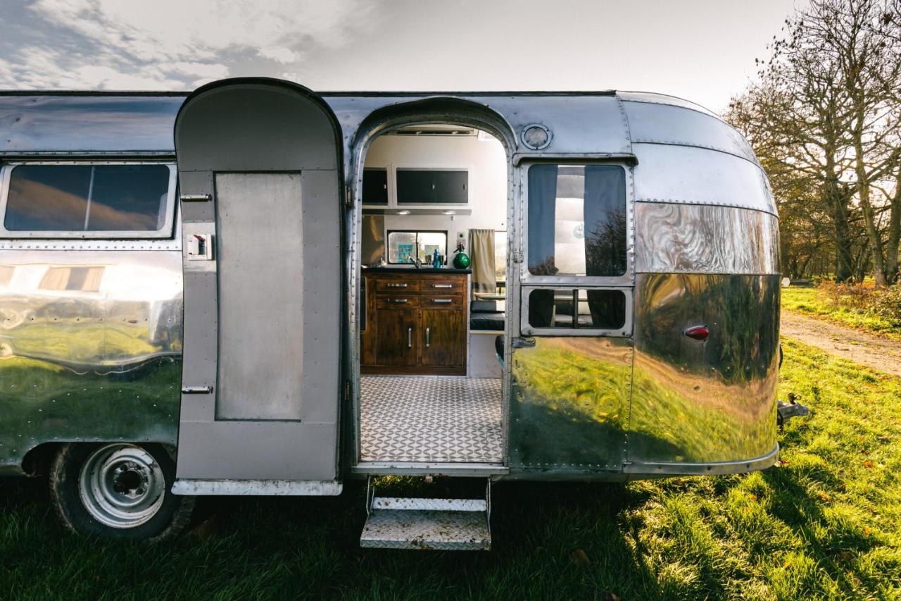 Silver Airstream Glamping & Rental Чичестер Экстерьер фото