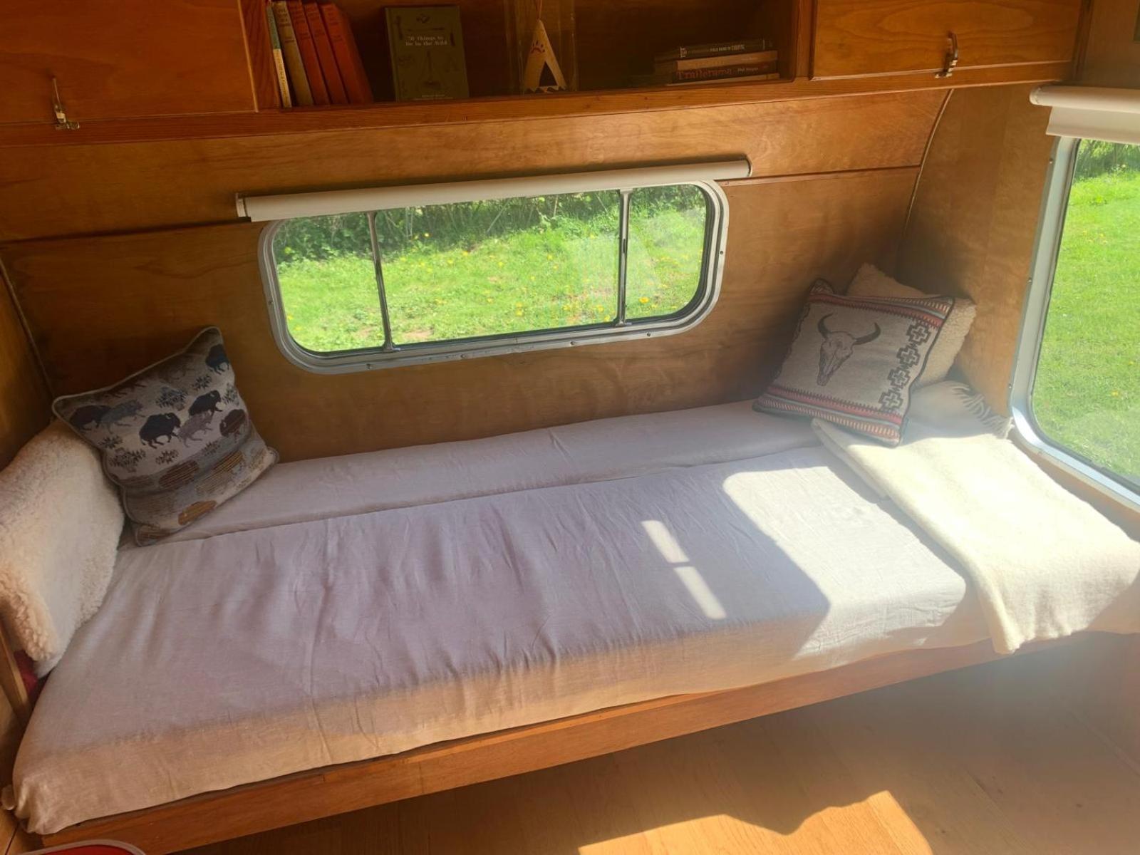 Silver Airstream Glamping & Rental Чичестер Экстерьер фото