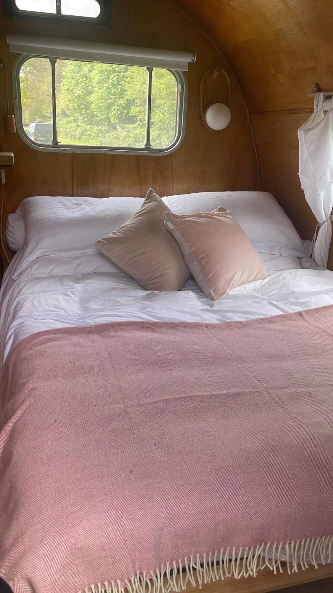 Silver Airstream Glamping & Rental Чичестер Экстерьер фото
